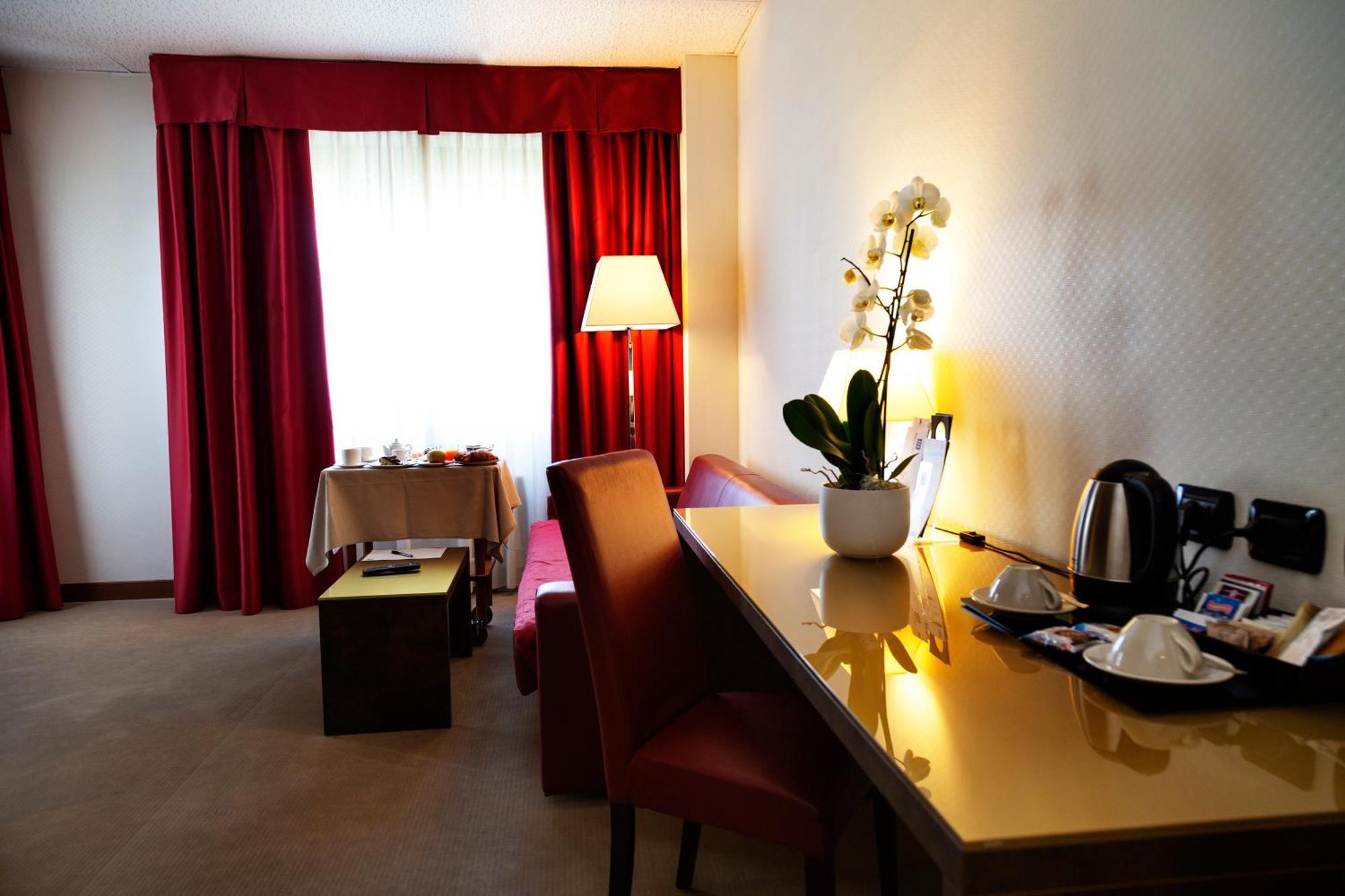 Jr Hotels Bologna Amadeus — Foto 1